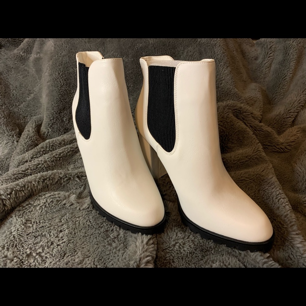 Shoedazzle Ada Lug Sole Booties White SZ 9.5